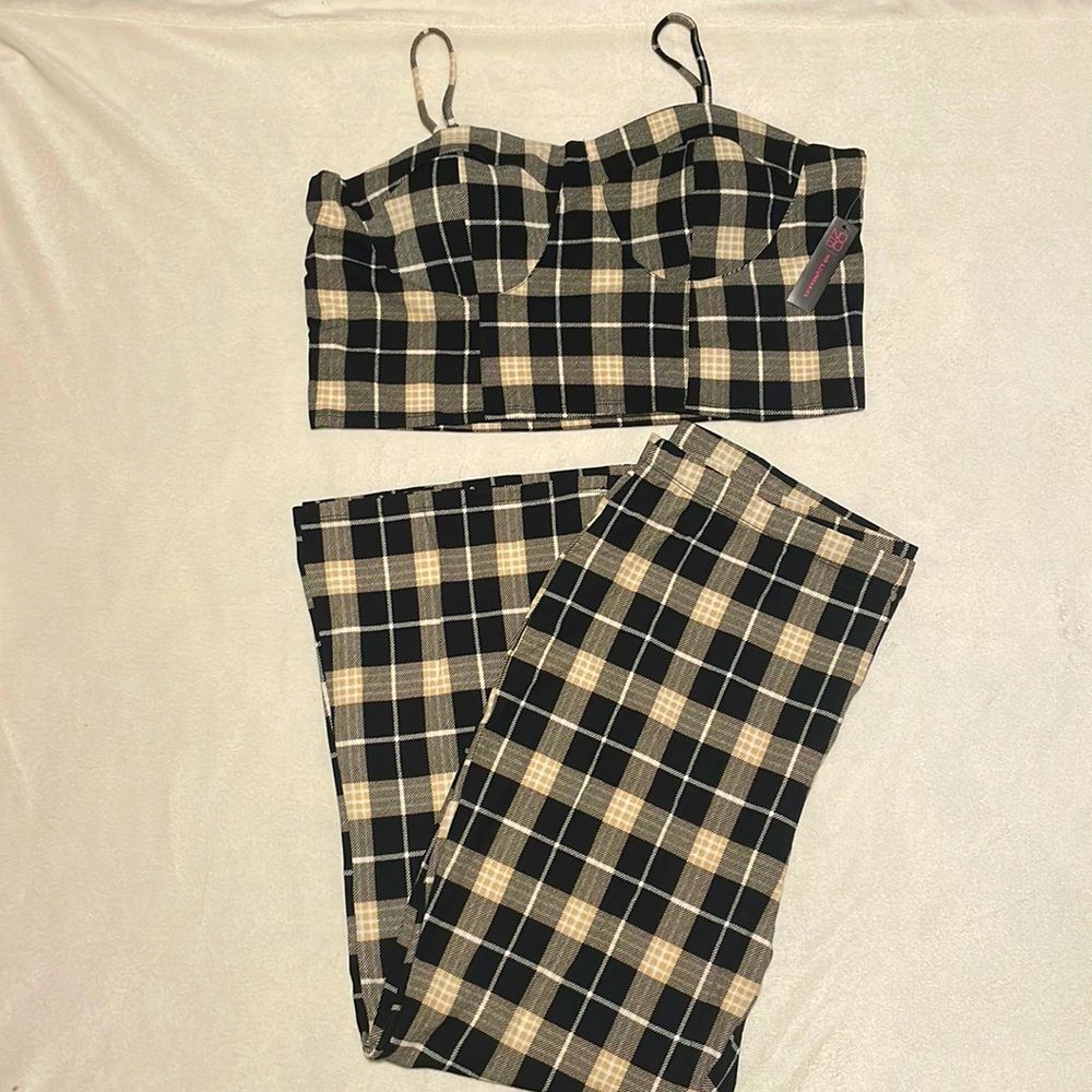 No Boundaries- NWT 2 Piece Set- Crop Top Bralette & Wide Leg Pants- Size XXXL 21